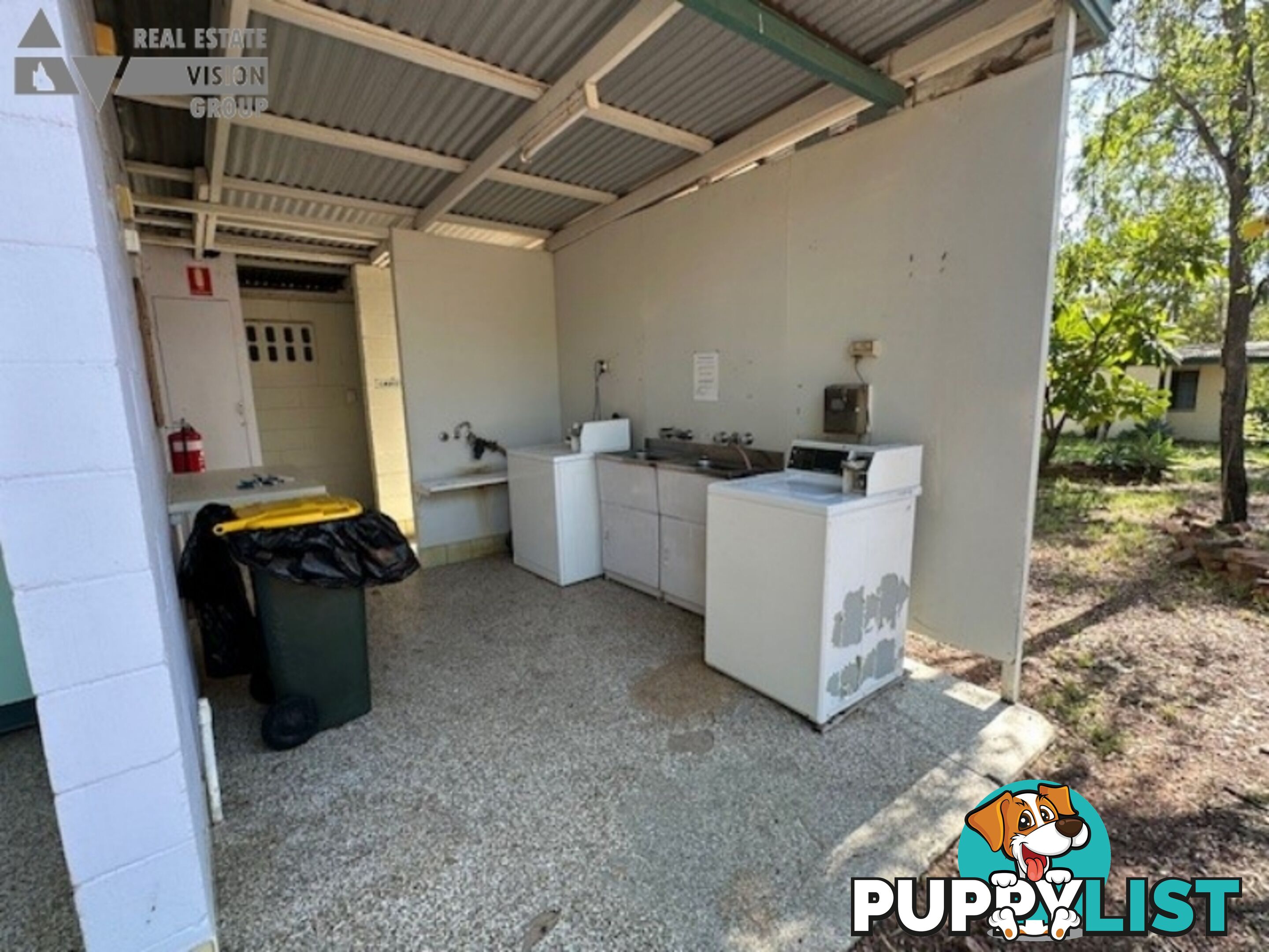 4 Village Rd Willows QLD 4702