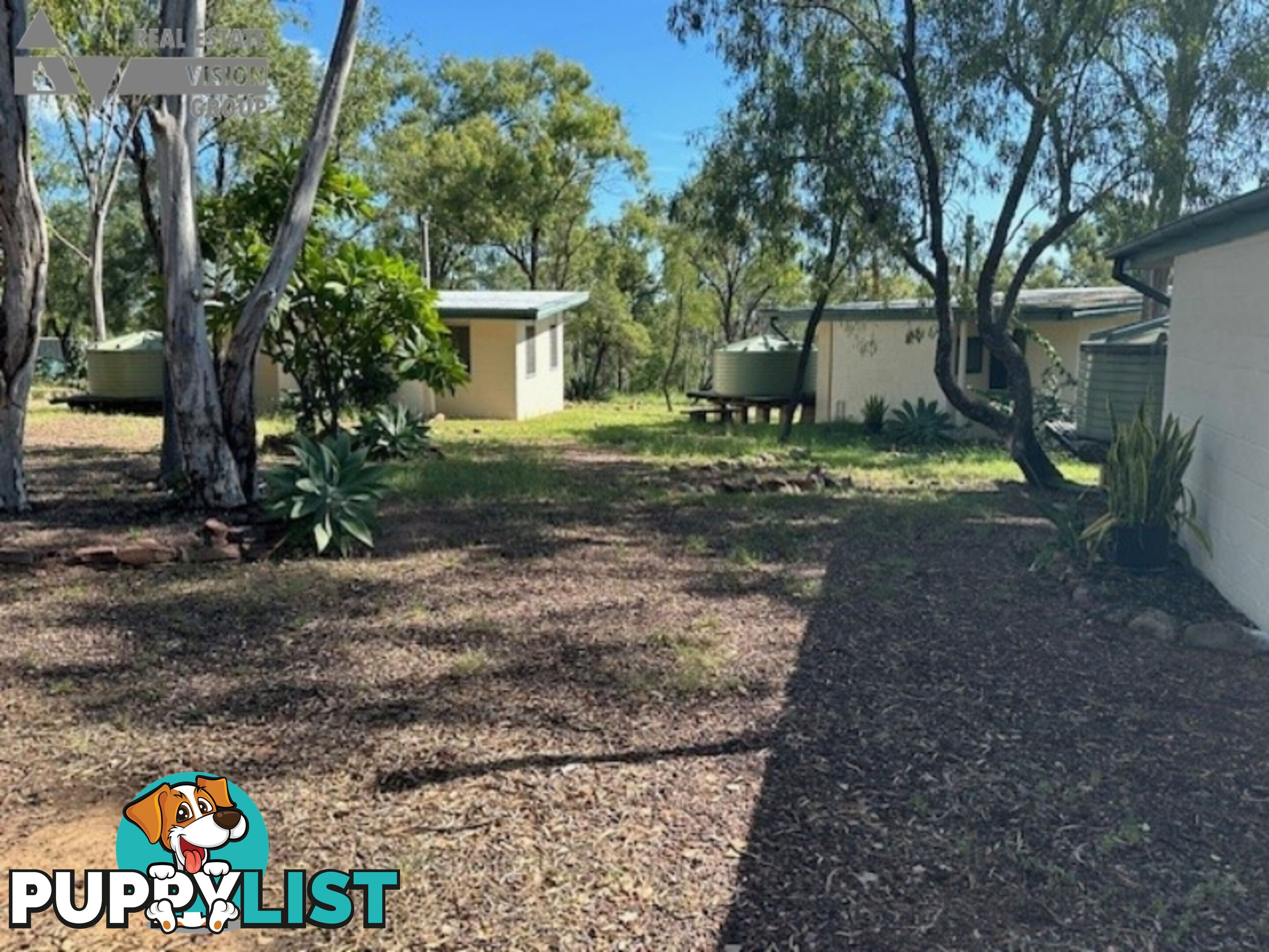 4 Village Rd Willows QLD 4702