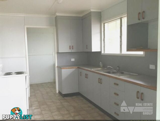 21 Fay St Blackwater QLD 4717