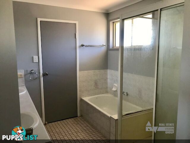 29 Park Ave Emerald QLD 4720