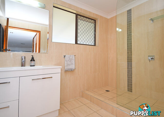 129 Esplanade POINT VERNON QLD 4655