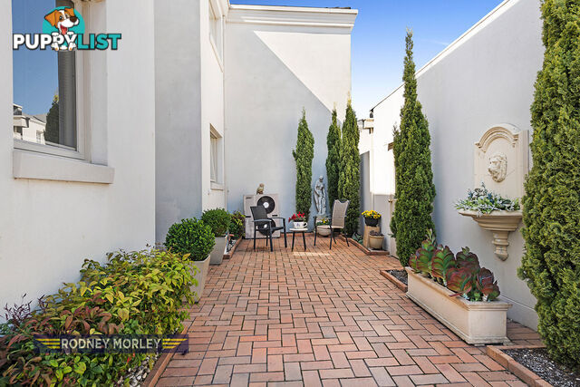 1 18 Orrong Crescent Caulfield North VIC 3161