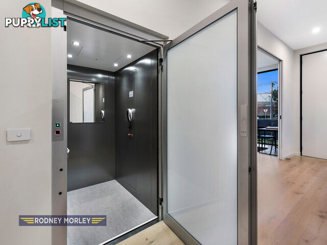21B Orrong Crescent Caulfield North VIC 3161