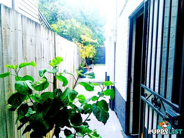 Stunning Fully Furnished 4 Bed Home In Newtown- Short And long Stays  Stays