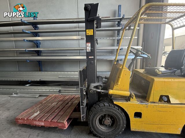 Komatsu FG25-6 2.5T LPG Forklift
