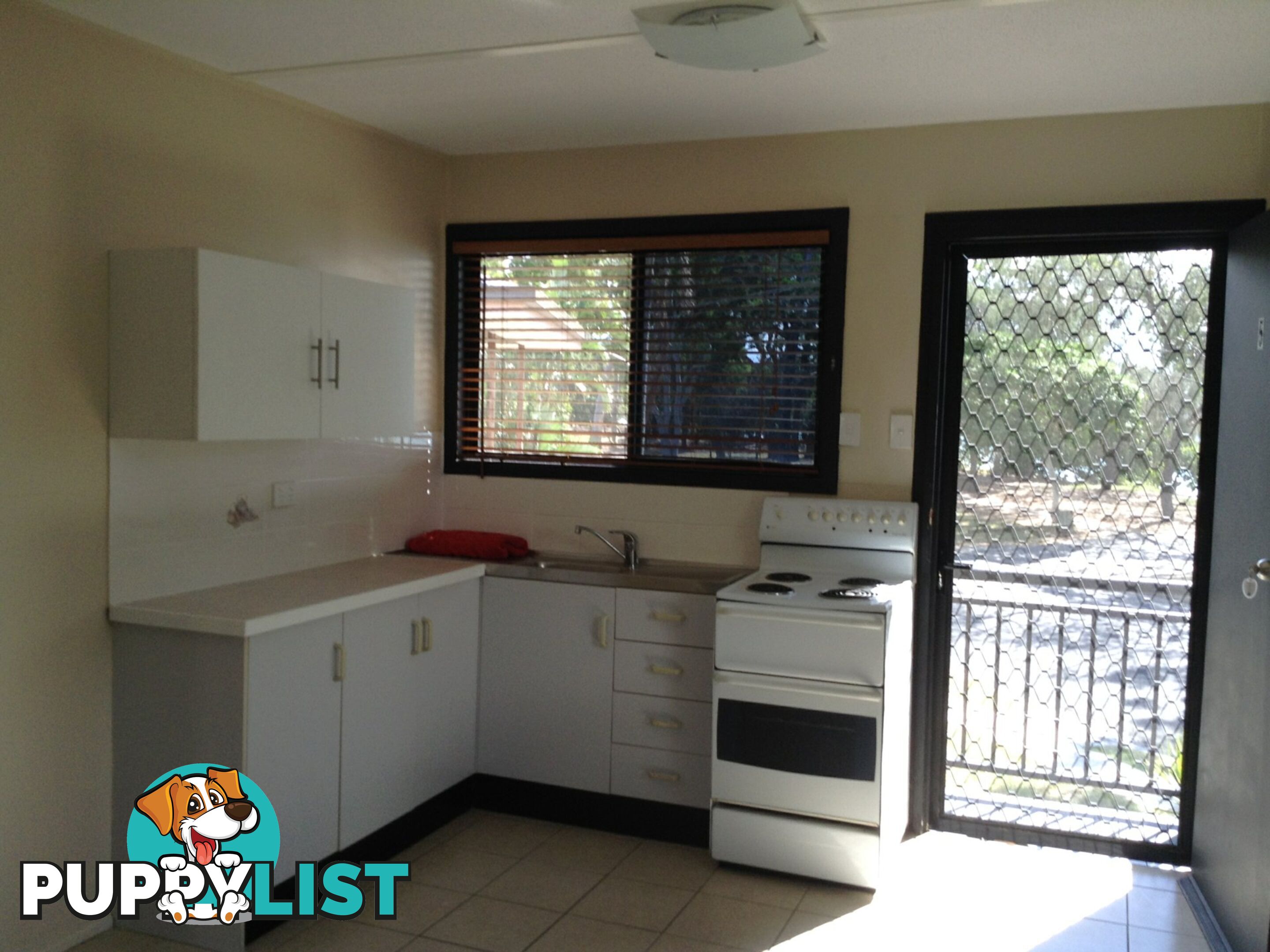 Unit 8/494 ESPLANADE TORQUAY QLD 4655