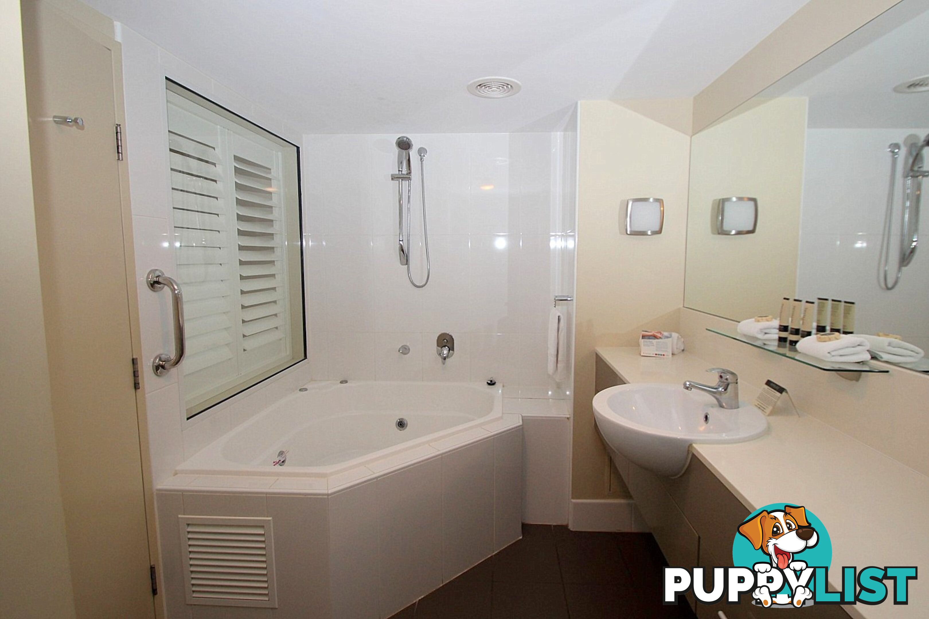Unit 210/569 Charlton Esplanade URANGAN QLD 4655