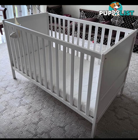 Baby cot can be changed to toddler bed