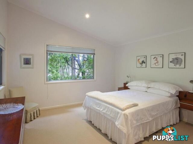 16 Moonare Crescent NOOSA HEADS QLD 4567