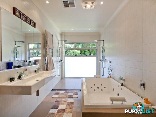 8 Habitat Place NOOSA HEADS QLD 4567