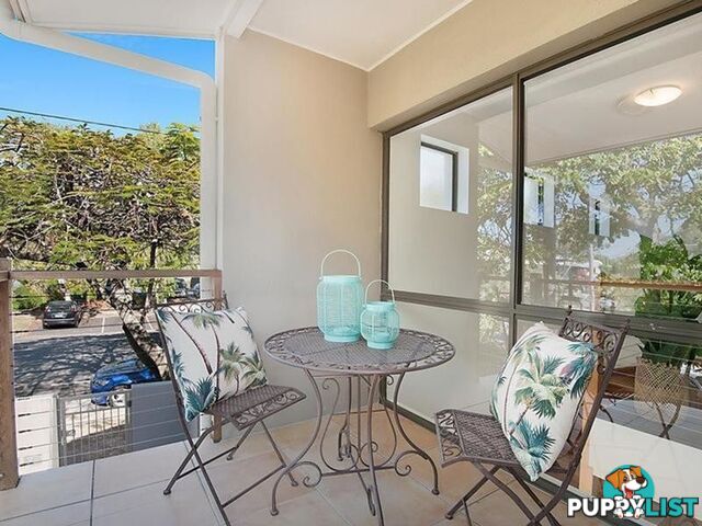 1 23 Thomas Street NOOSAVILLE QLD 4566