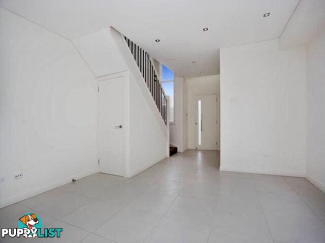 17 Parkview Avenue PICNIC POINT NSW 2213