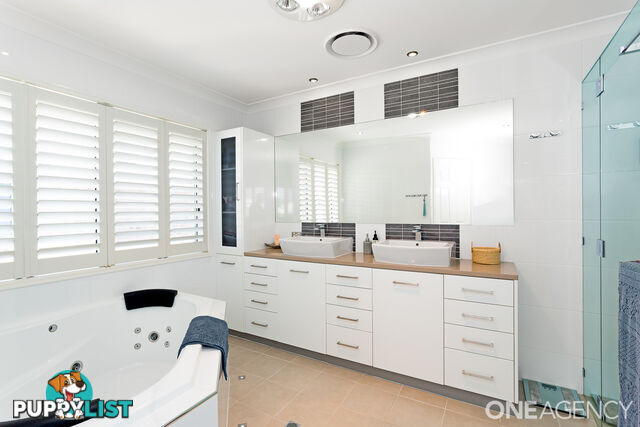 24 Resolute Court Newport QLD 4020