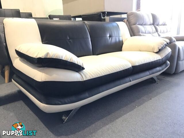 BRAND NEW SOFAS ON SALE - 70% OFF RETAIL STORE PRICES, BE QUICK!