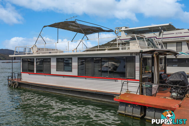 Bonnie Jean Houseboat Holiday Home on Lake Eildon