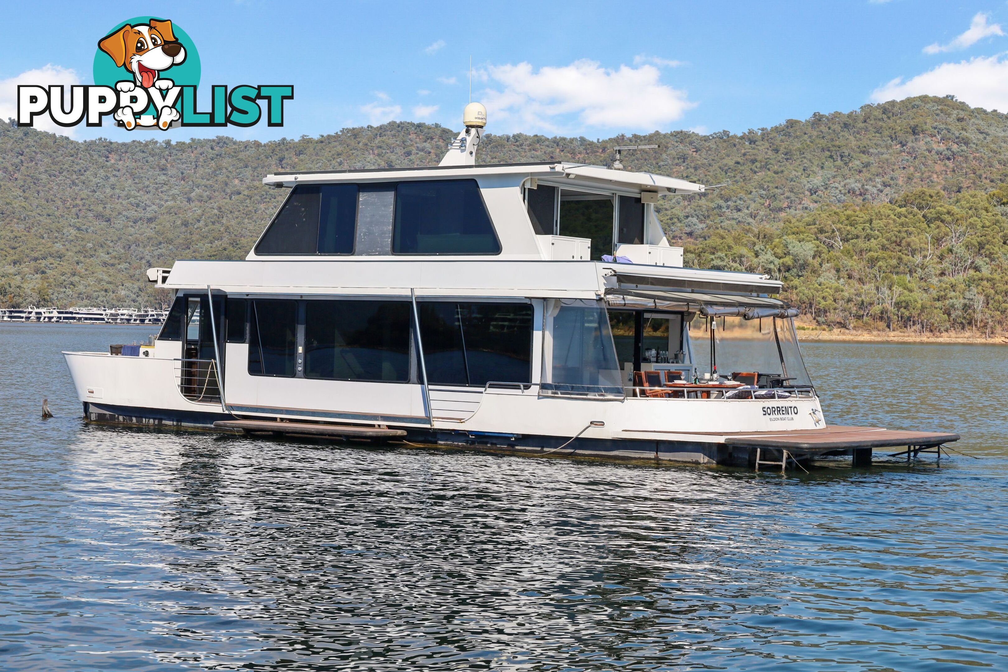 Sorrento Houseboat Holiday Home on Lake Eildon