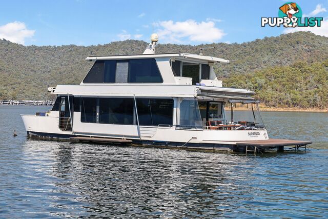 Sorrento Houseboat Holiday Home on Lake Eildon