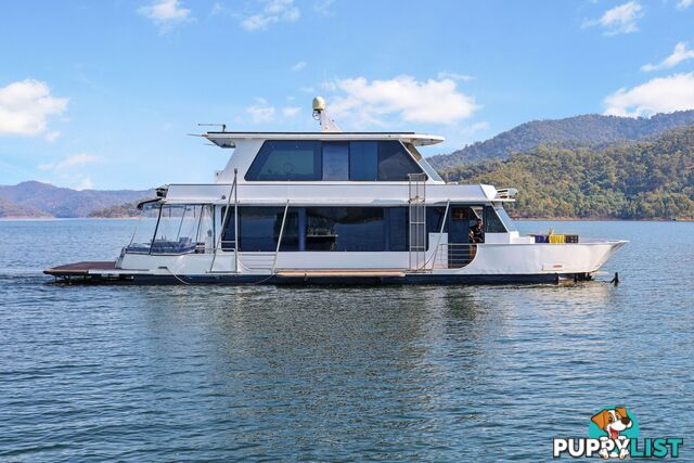 Sorrento Houseboat Holiday Home on Lake Eildon