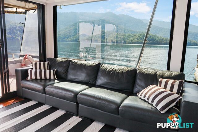 Sorrento Houseboat Holiday Home on Lake Eildon