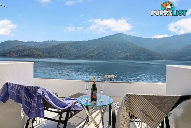 Sorrento Houseboat Holiday Home on Lake Eildon