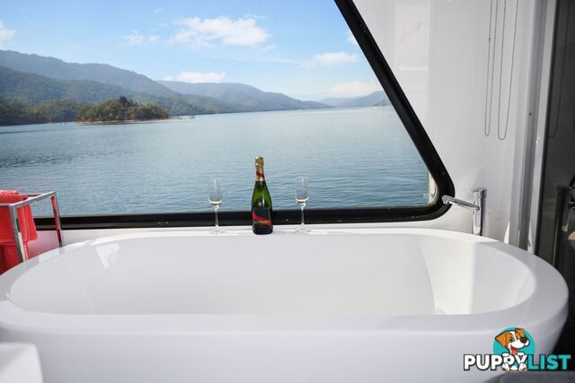 Sorrento Houseboat Holiday Home on Lake Eildon