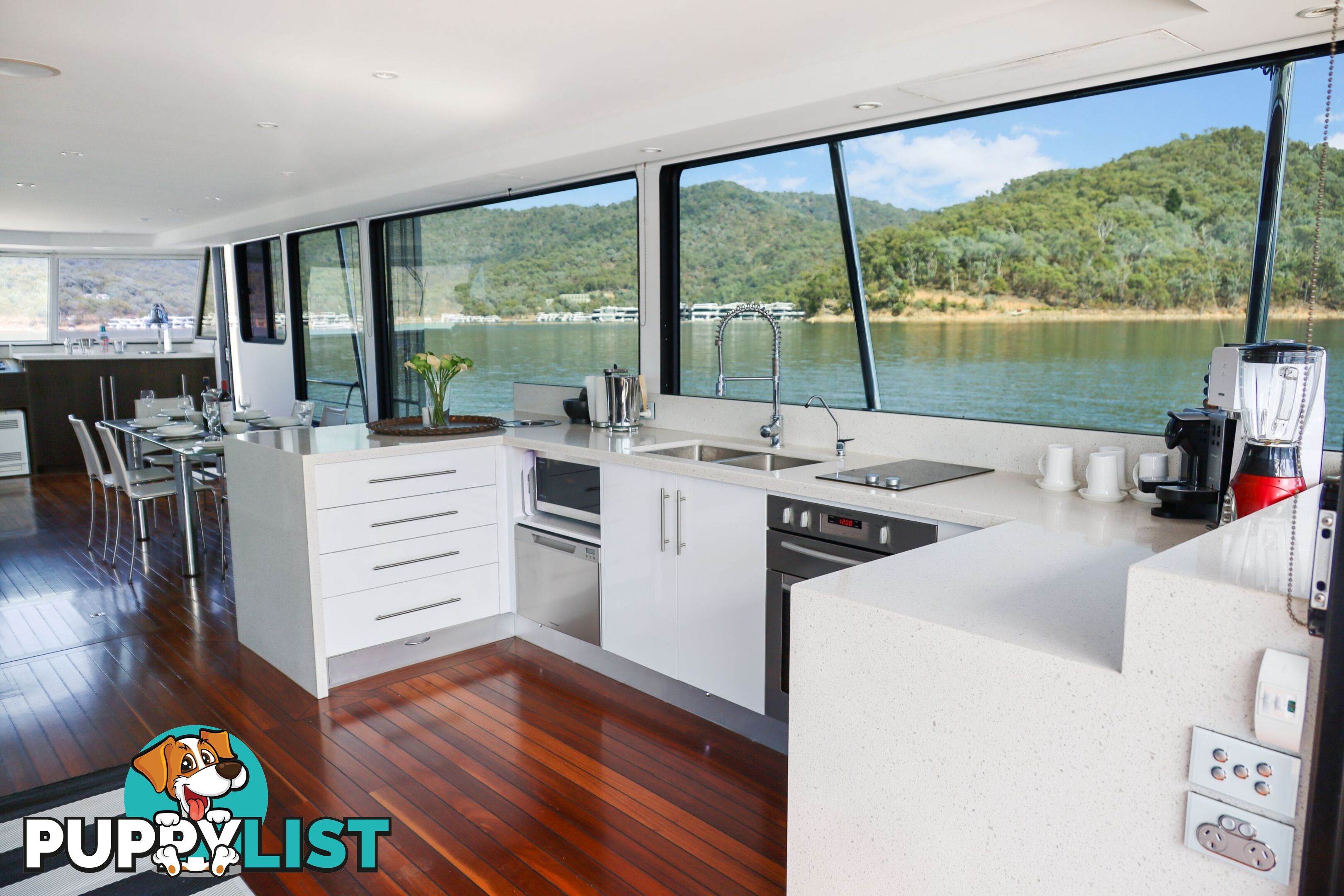 Sorrento Houseboat Holiday Home on Lake Eildon