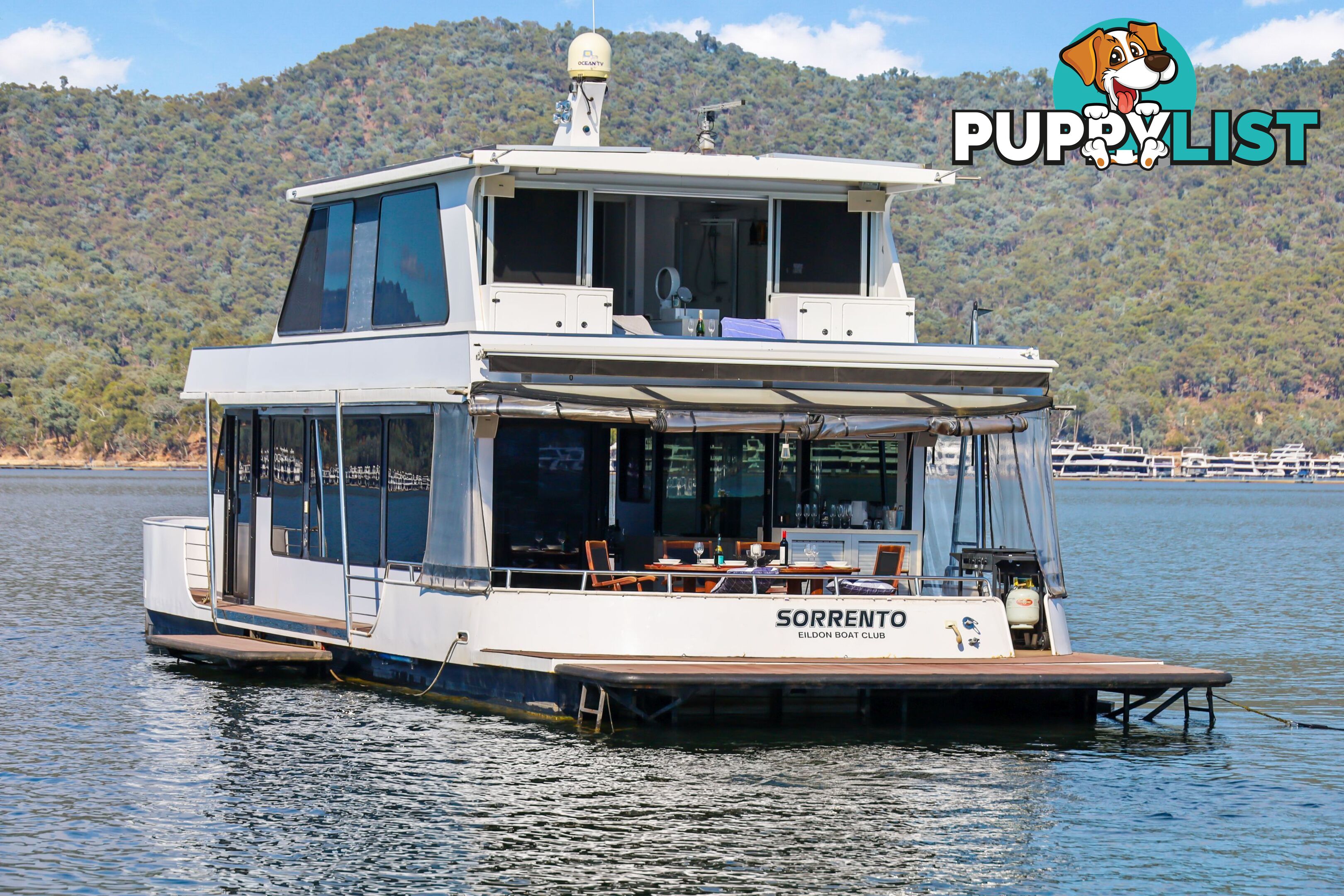 Sorrento Houseboat Holiday Home on Lake Eildon