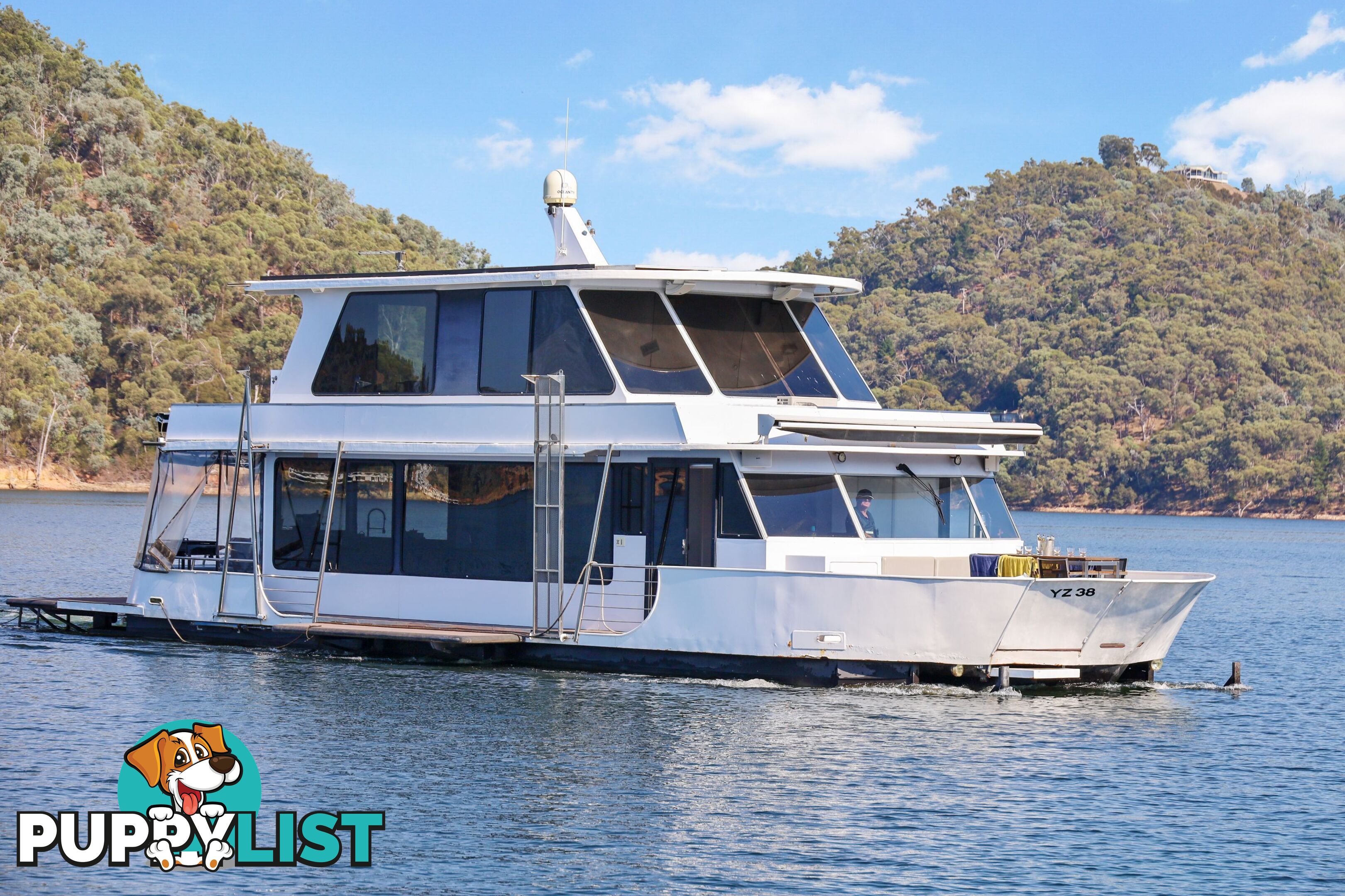 Sorrento Houseboat Holiday Home on Lake Eildon