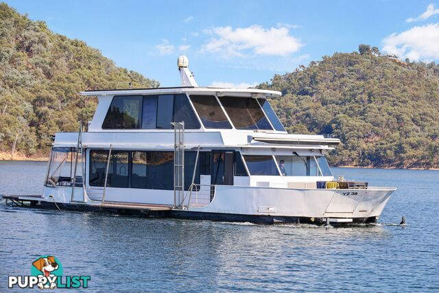 Sorrento Houseboat Holiday Home on Lake Eildon