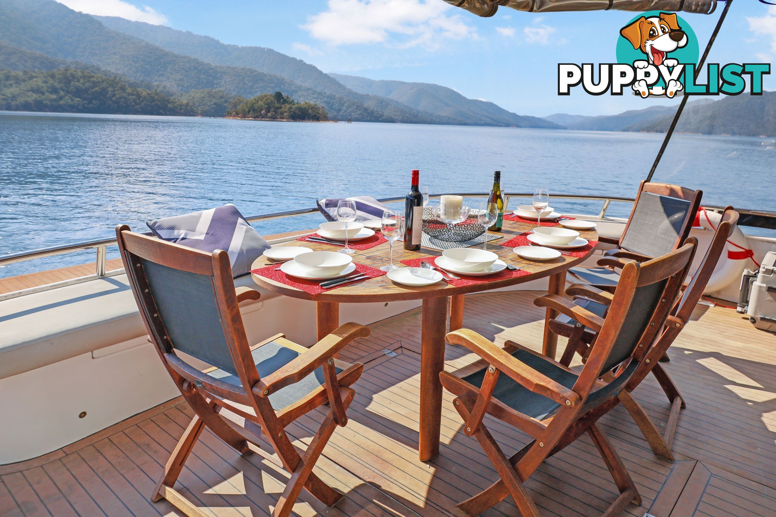 Sorrento Houseboat Holiday Home on Lake Eildon