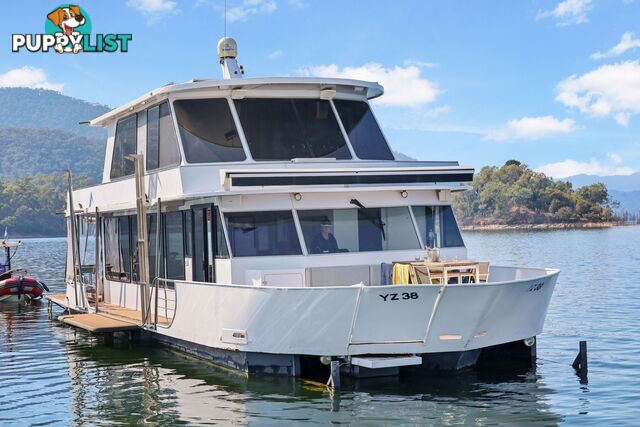 Sorrento Houseboat Holiday Home on Lake Eildon