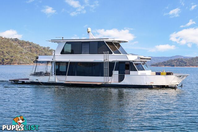 Sorrento Houseboat Holiday Home on Lake Eildon