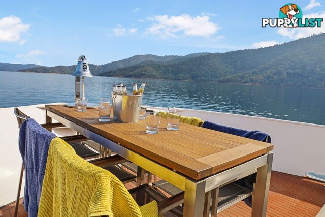 Sorrento Houseboat Holiday Home on Lake Eildon