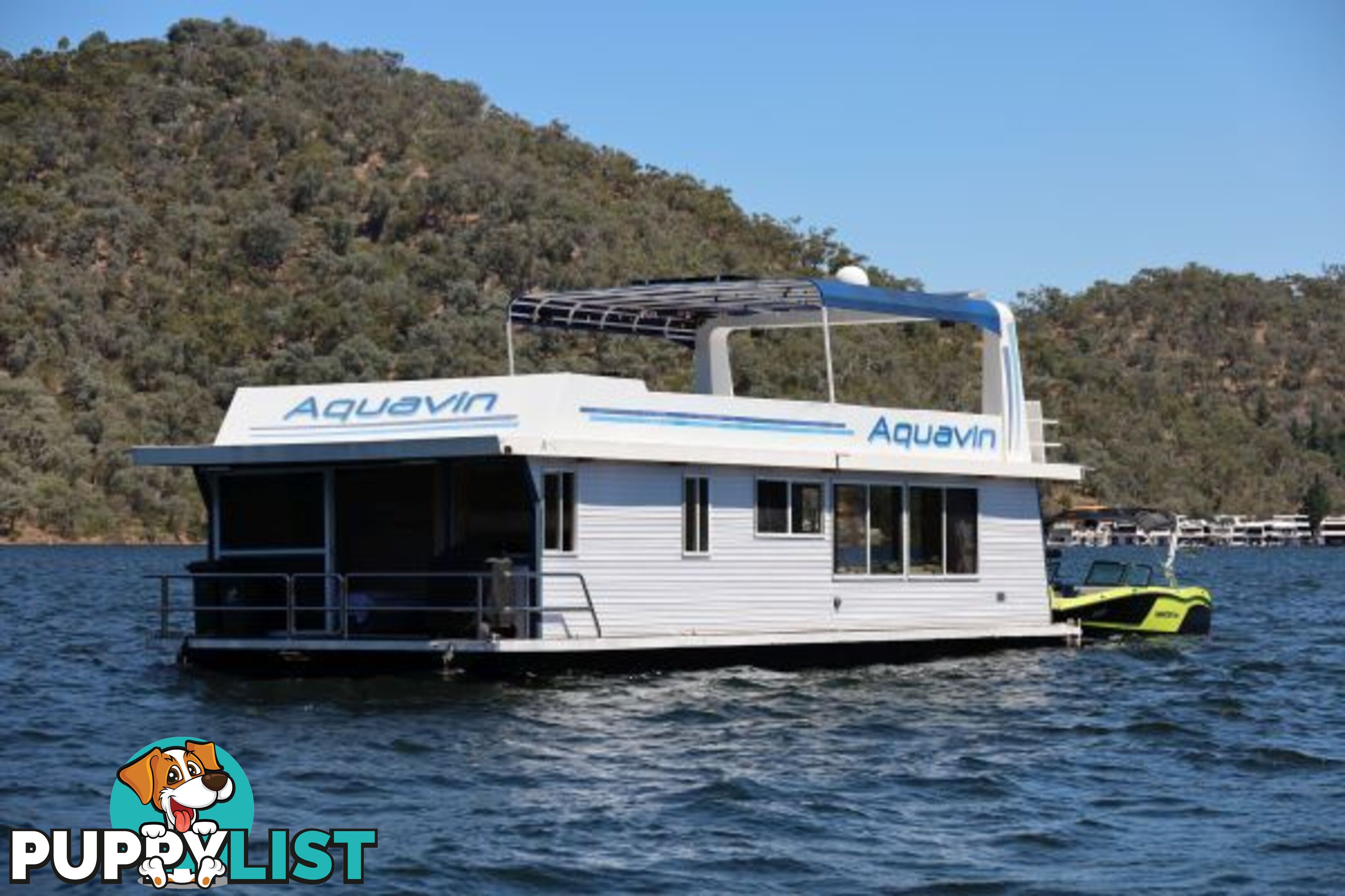 AQUAVIN Houseboat Holiday Home on Lake Eildon