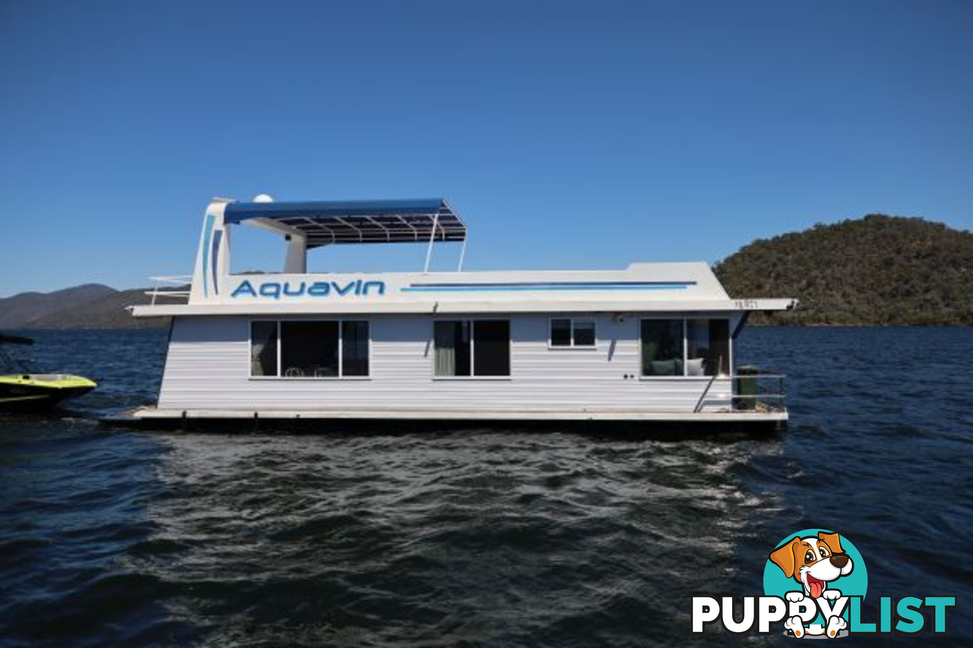 AQUAVIN Houseboat Holiday Home on Lake Eildon