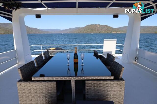 AQUAVIN Houseboat Holiday Home on Lake Eildon