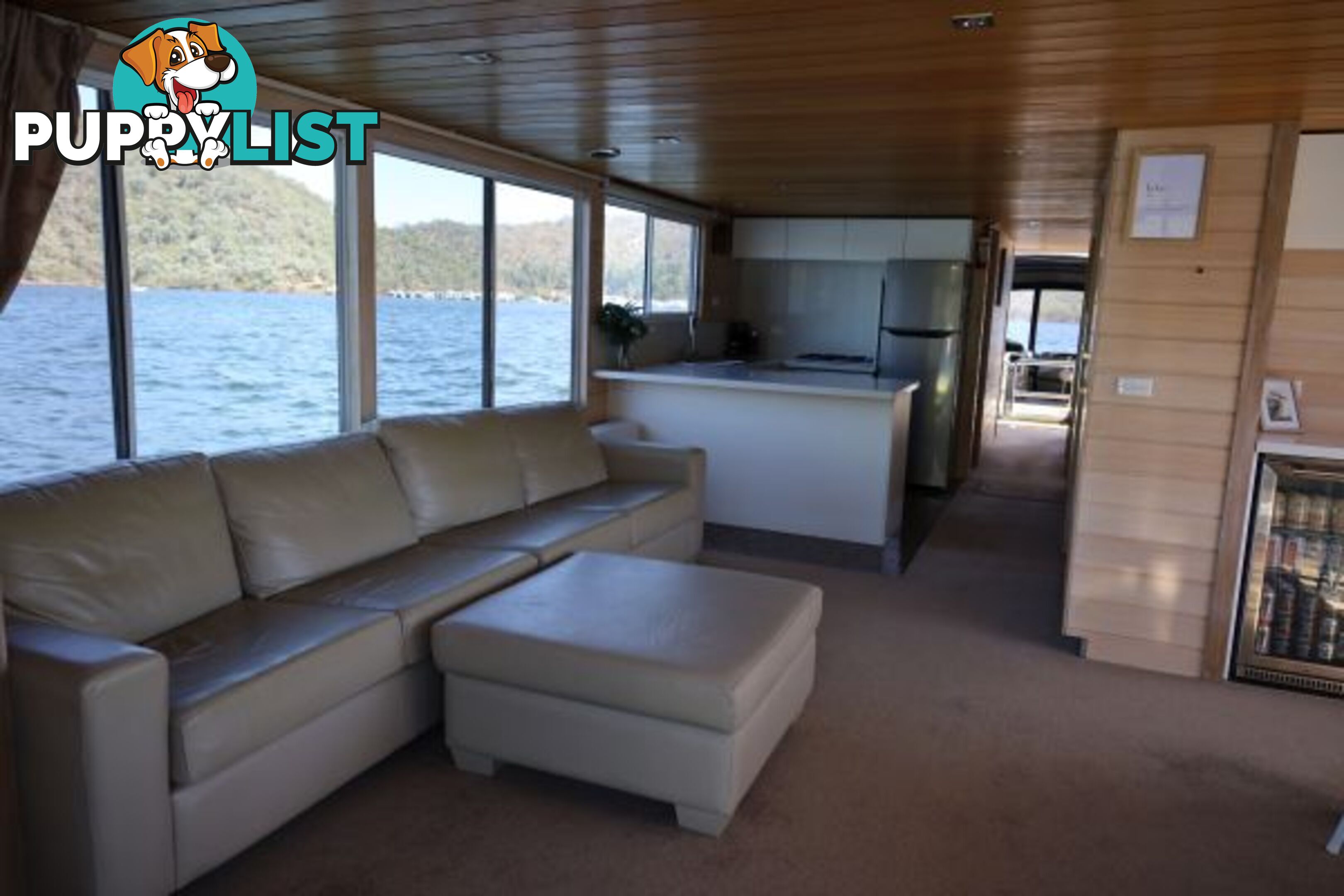 AQUAVIN Houseboat Holiday Home on Lake Eildon