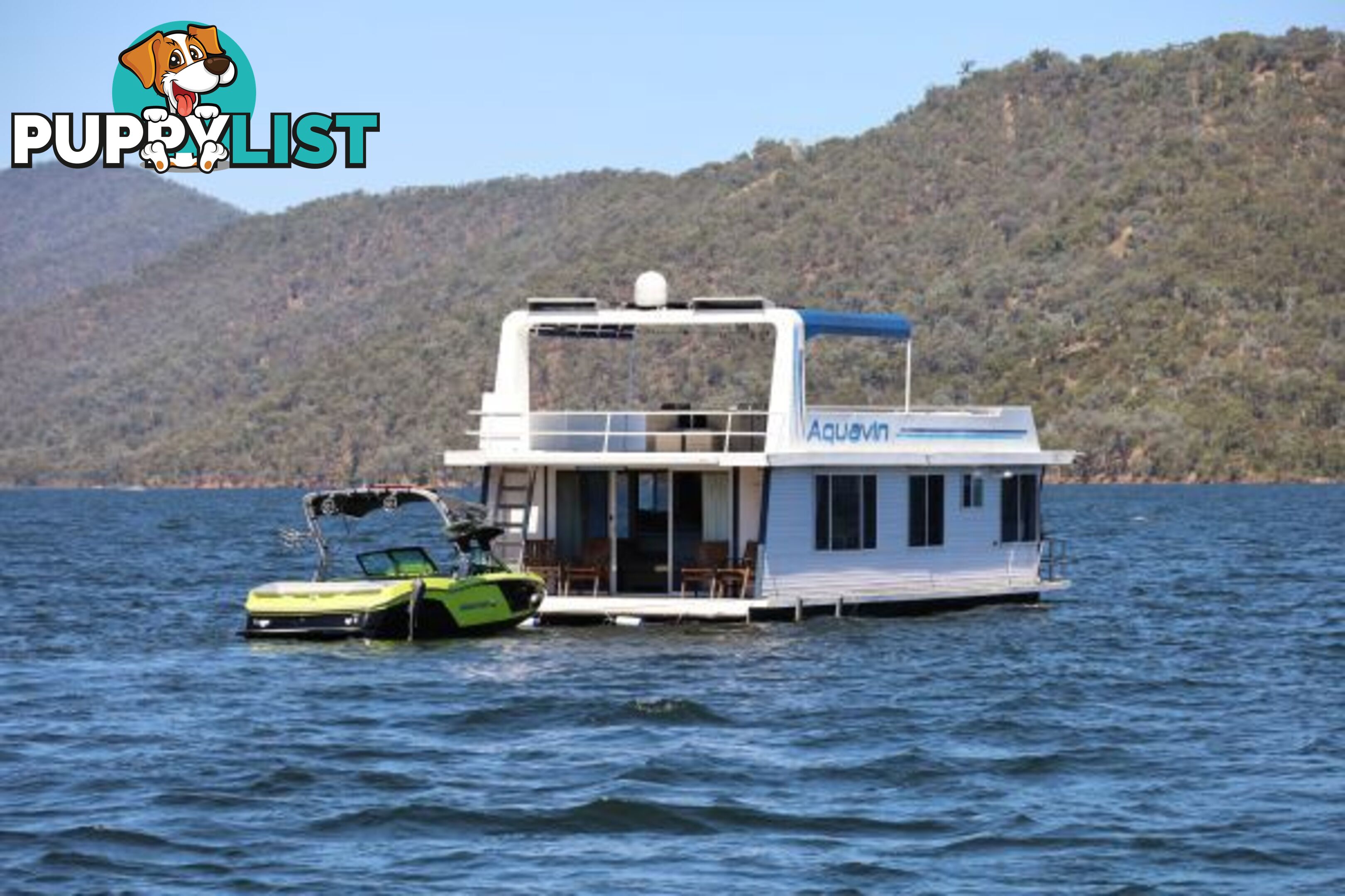 AQUAVIN Houseboat Holiday Home on Lake Eildon