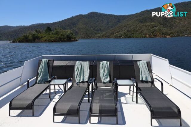 AQUAVIN Houseboat Holiday Home on Lake Eildon