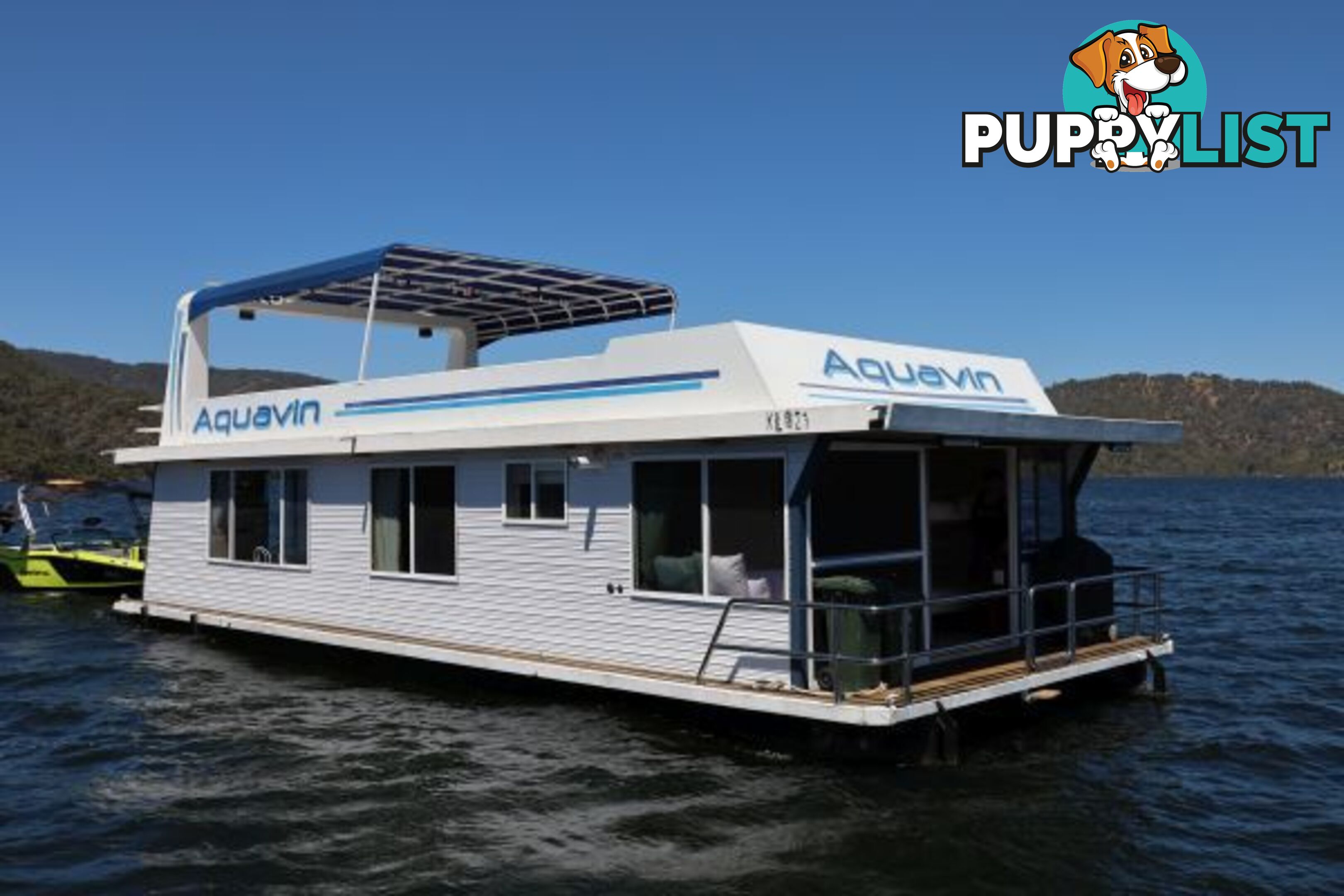 AQUAVIN Houseboat Holiday Home on Lake Eildon