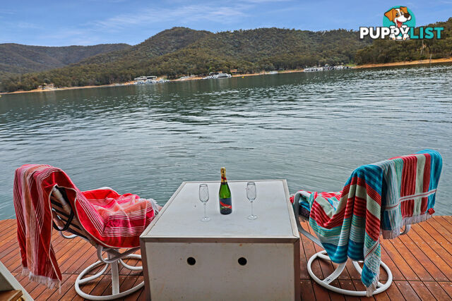 WYEWURRI Houseboat Holiday Home on Lake Eildon