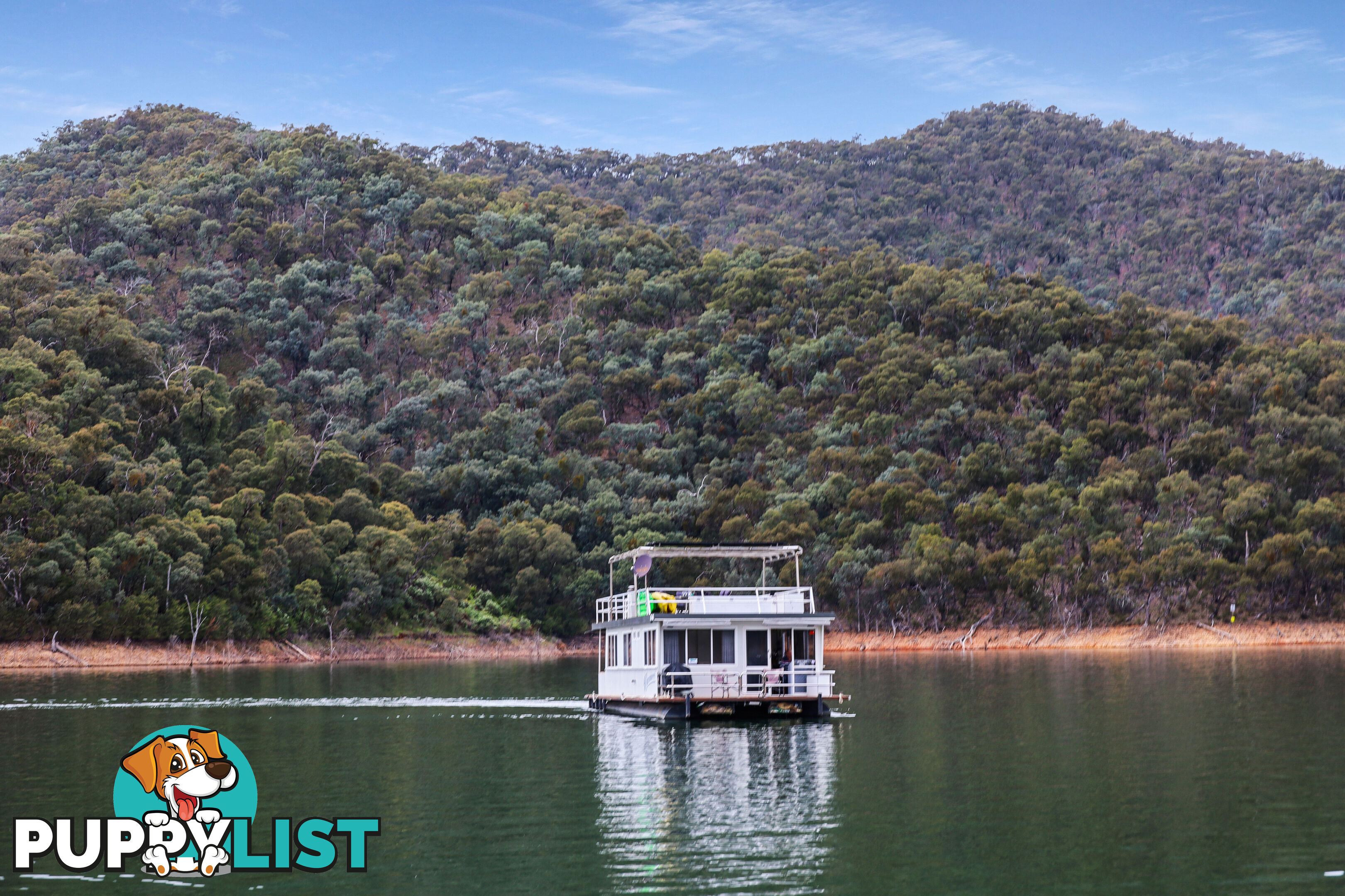 WYEWURRI Houseboat Holiday Home on Lake Eildon