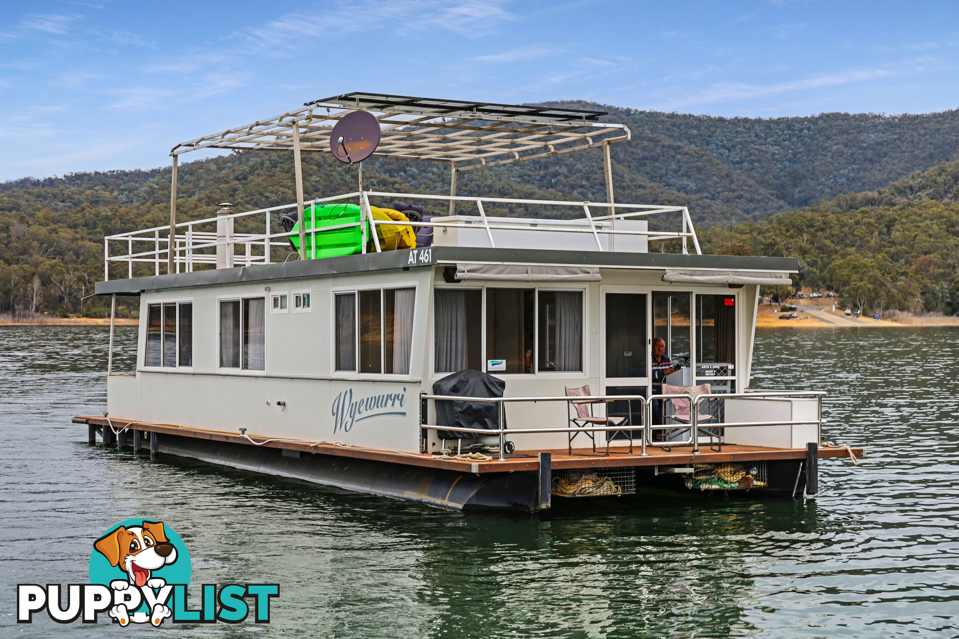 WYEWURRI Houseboat Holiday Home on Lake Eildon