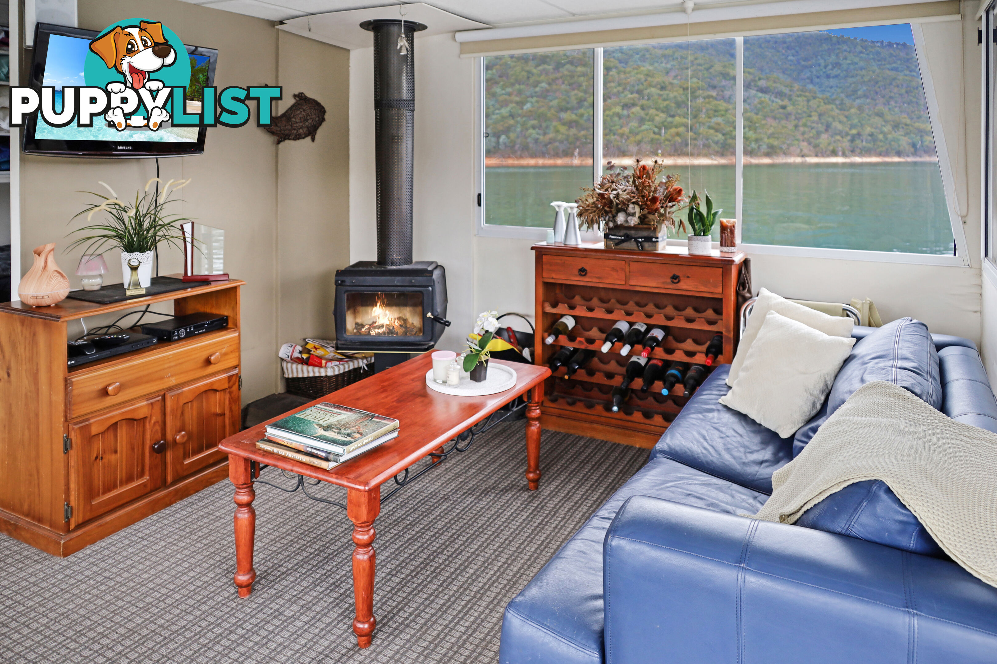 WYEWURRI Houseboat Holiday Home on Lake Eildon