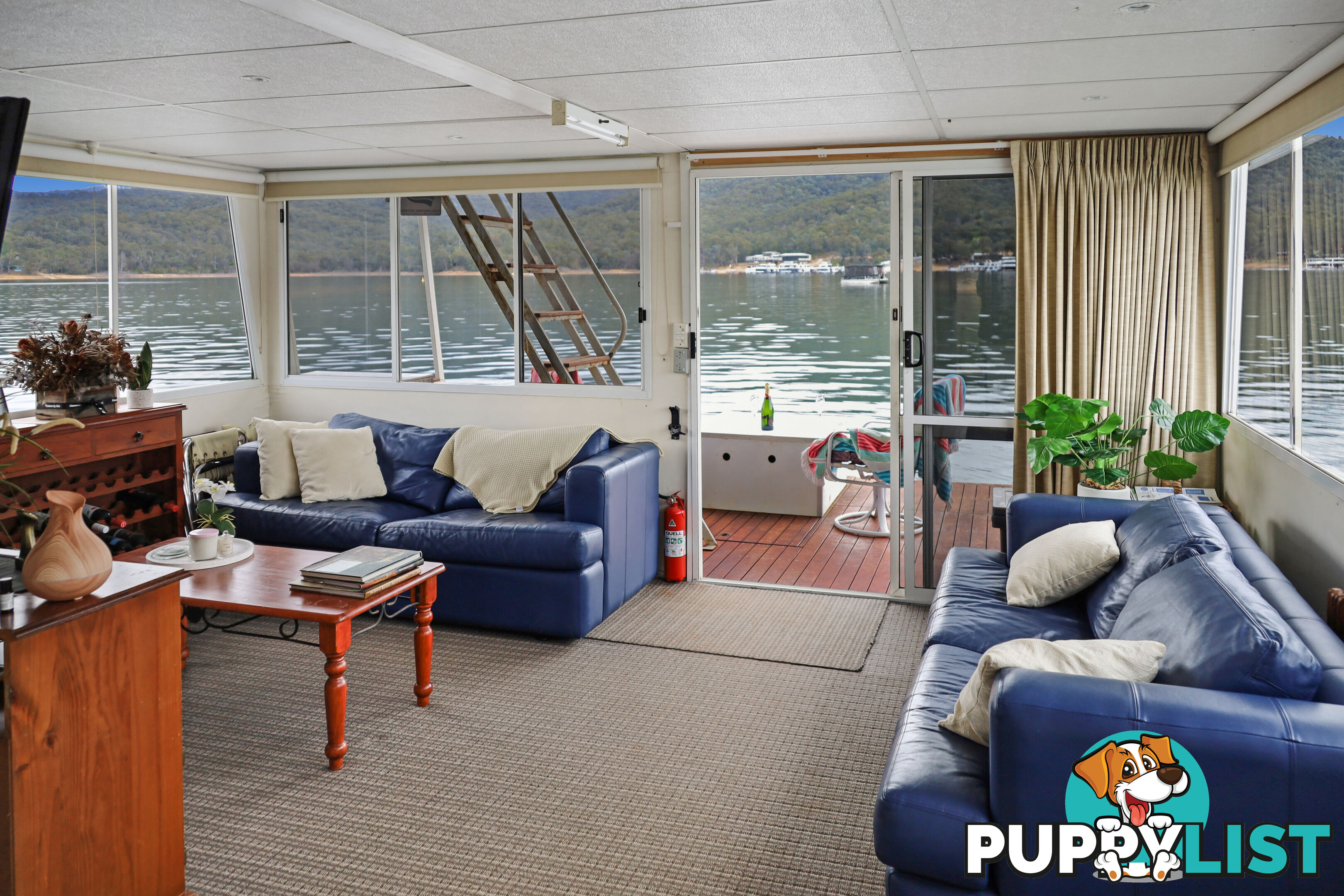 WYEWURRI Houseboat Holiday Home on Lake Eildon