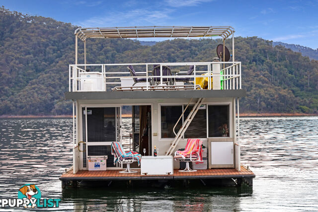 WYEWURRI Houseboat Holiday Home on Lake Eildon