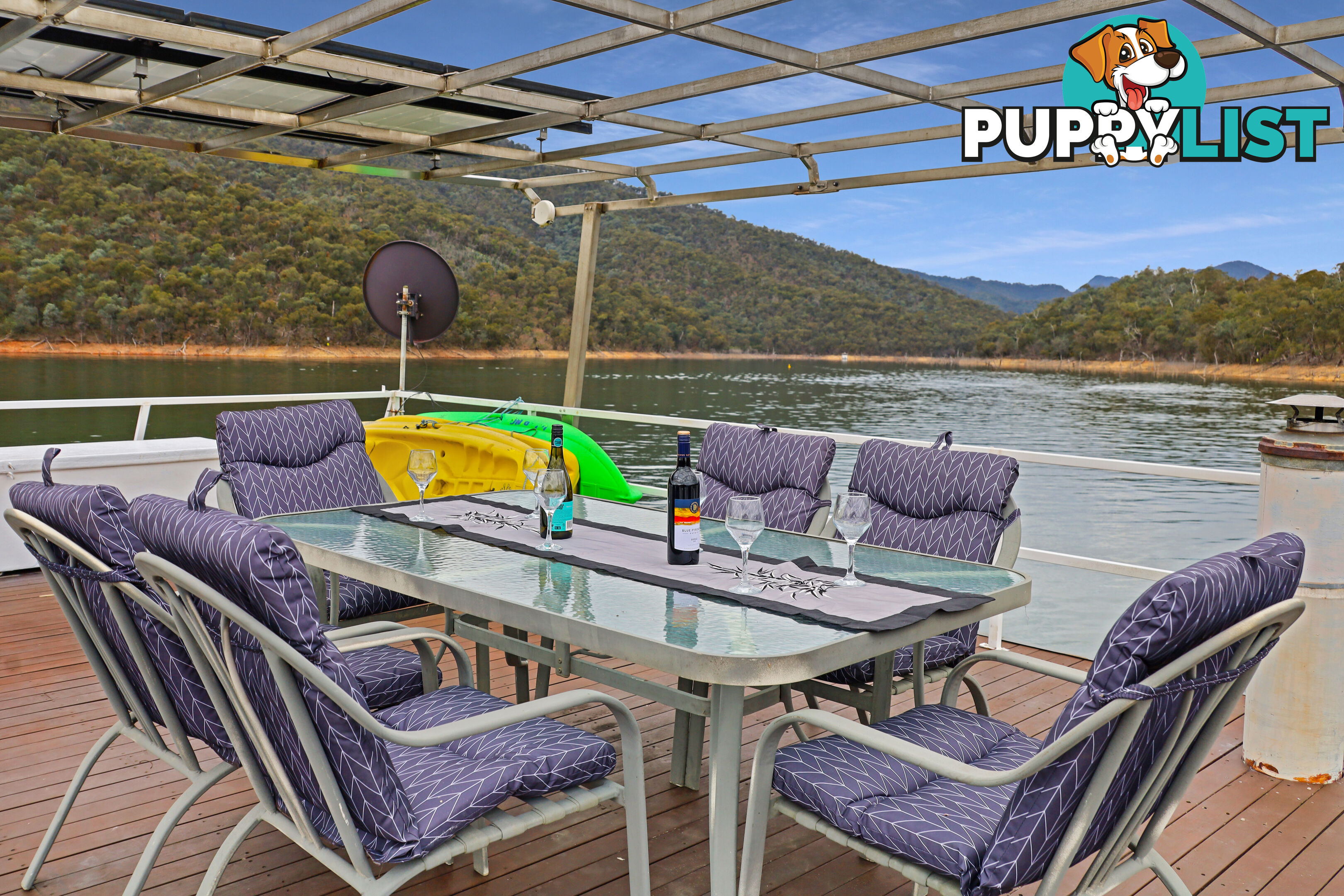 WYEWURRI Houseboat Holiday Home on Lake Eildon