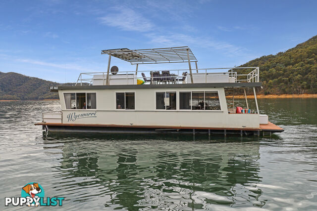 WYEWURRI Houseboat Holiday Home on Lake Eildon