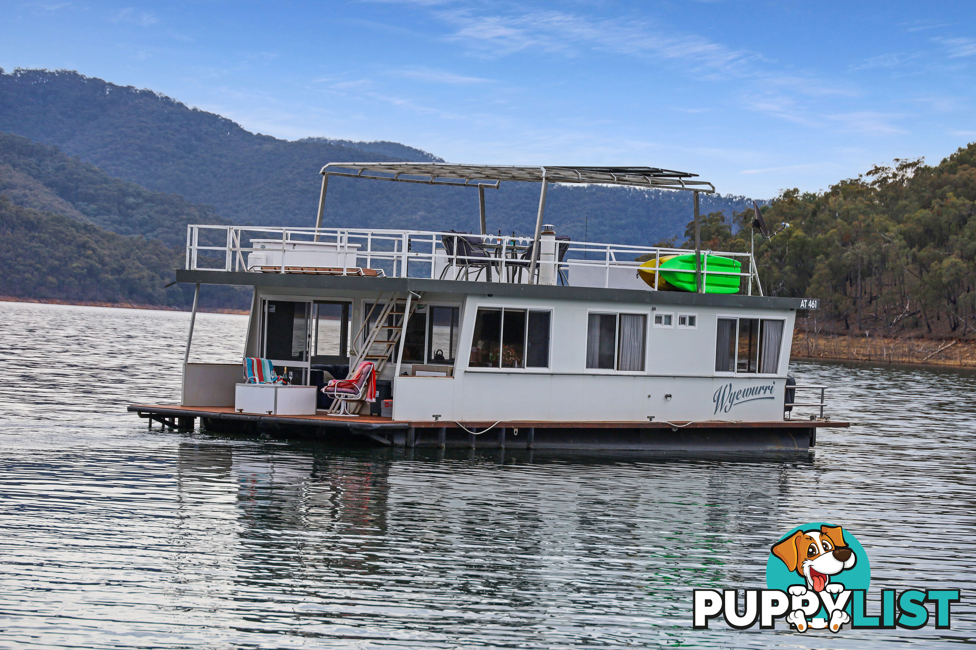 WYEWURRI Houseboat Holiday Home on Lake Eildon