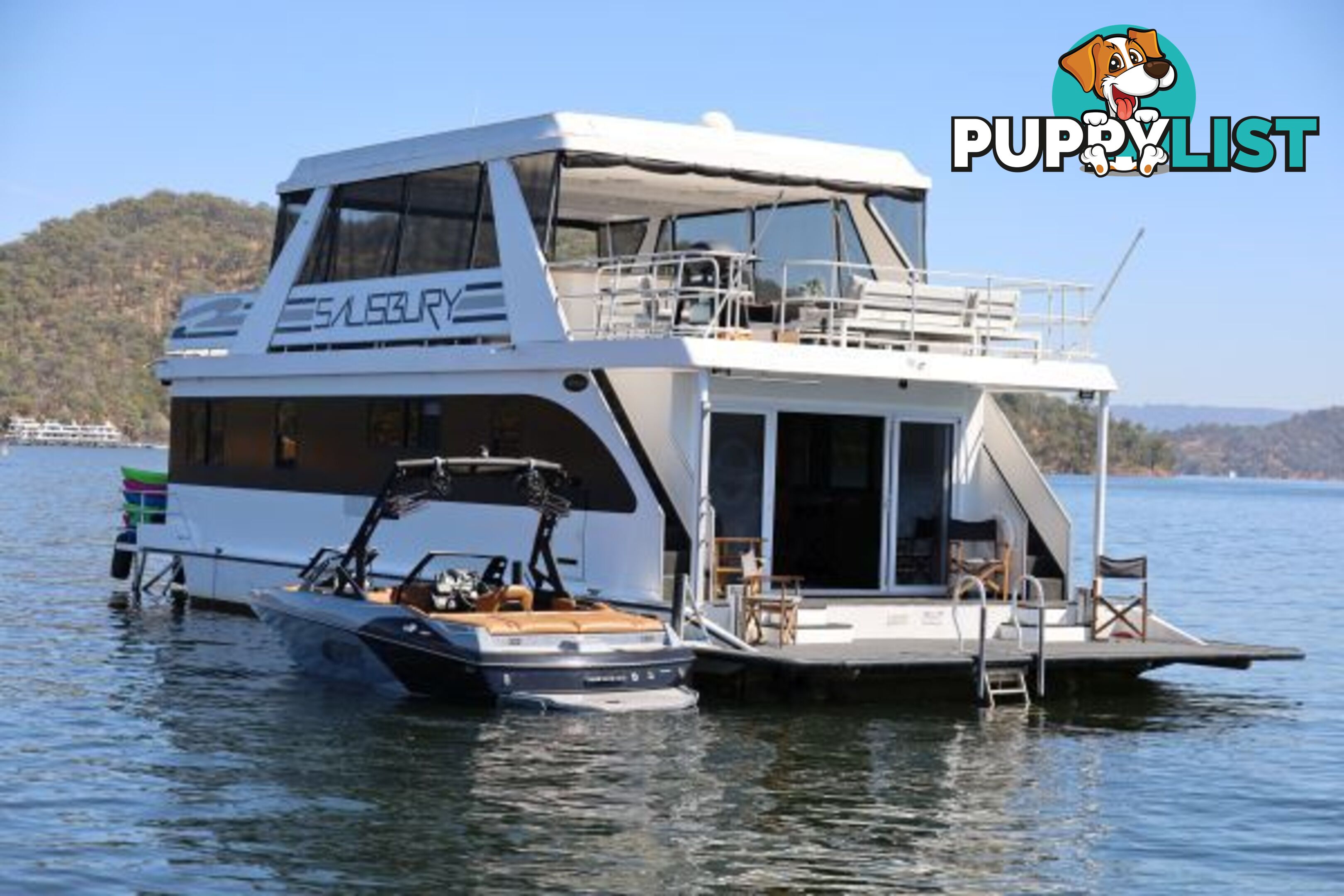 SALISBURY: Houseboat Holiday Home on Lake Eildon